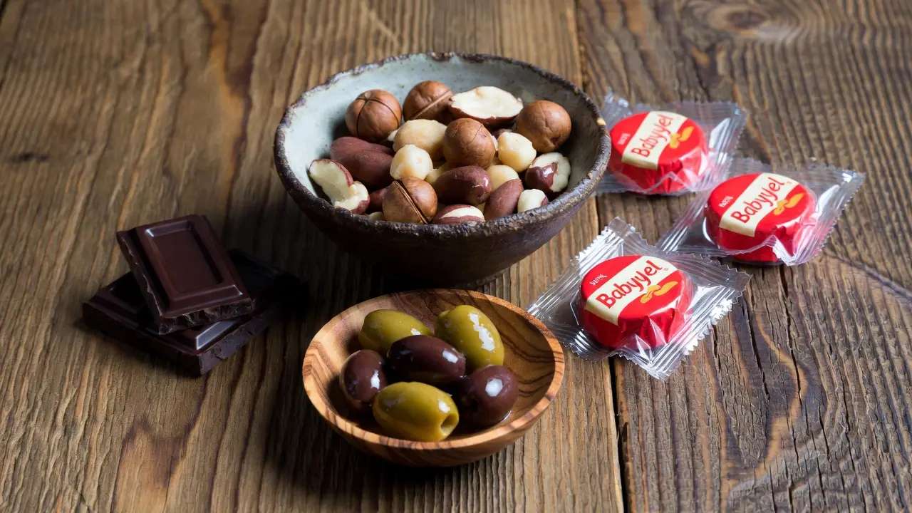 Best Keto Snacks You Can Buy in the UK (2026)