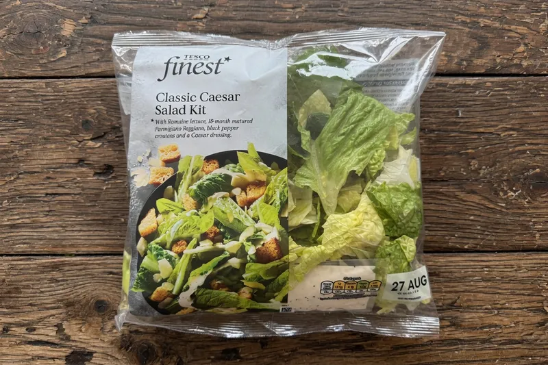 Tesco Finest Classic Caesar Salad Kit (265g) pack photo