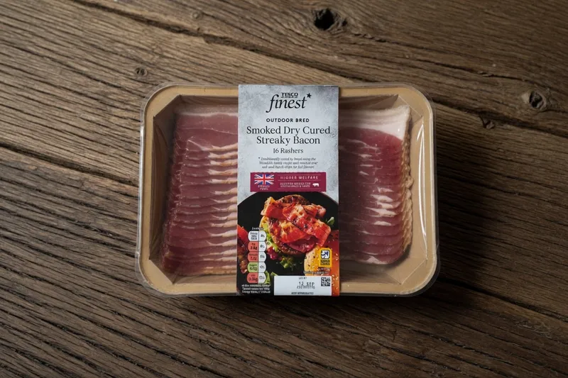 Tesco Finest Smoked Dry Cured Streaky Bacon (240g) pack photo