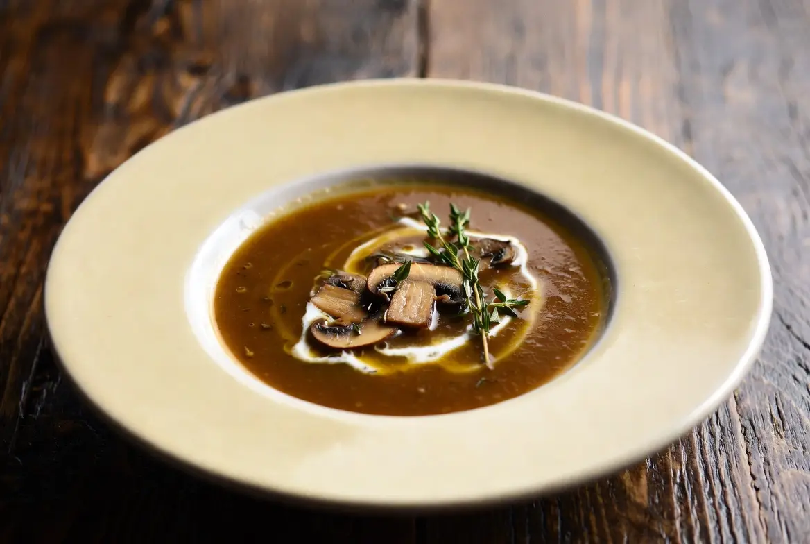 Velvety Wild Mushroom & Thyme Soup